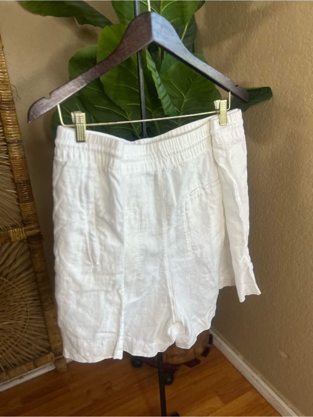 Athleta white shorts size 26 plus 100% linen natural fibers drawstring - Picture 4 of 8